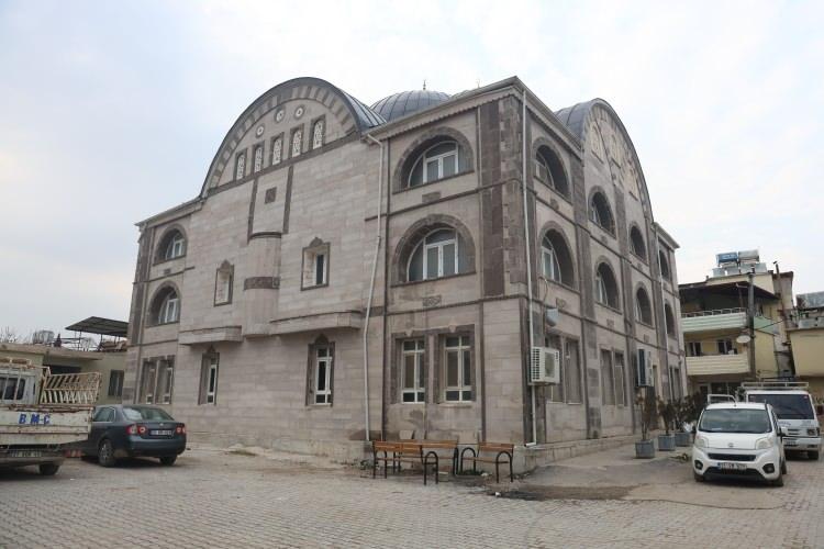<p><span style="color:#A52A2A"><strong>"MİNARE İSTİYORUZ"</strong></span></p>

<p>Camiye minare yapılmasını isteyen Mustafa Arslan,<strong> "Depremde camimizin minaresi yıkıldı. Minaremiz yok. Bu camiye minare istiyoruz. Camilerimizdeki sorunlar çözülürse daha güzel ve memnun oluruz."</strong> ifadelerini kullandı.</p>
