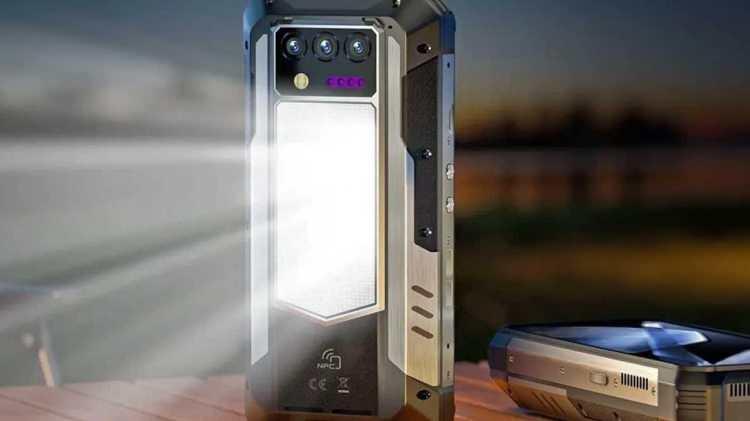 <p><span style="color:#B22222"><strong>PİYASADA NAM SALDI</strong></span></p>
<p> </p>
<p>Çinli teknoloji devi Oukitel ise, sağlam telefonlarıyla piyasada nam salmış durumda. Her yıl dayanıklı, askeri standartlara göre telefonlar tasarlayan marka, bu yıl yeni ve iddialı akıllı telefonunu tanıttı. Öyle ki bu telefonun şarjı tam 6 ay gidiyor ve bunu yapan başka bir üretici piyasada yok.</p>