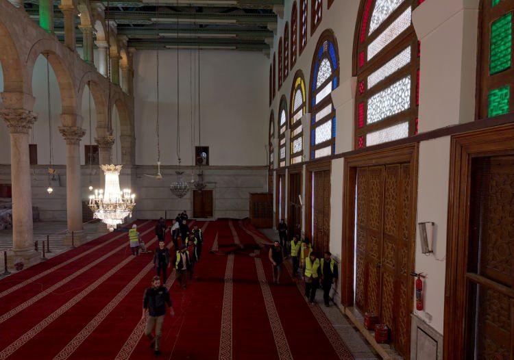 <p>Şamlı Muhammed El Bekai ise "Emevi Camisi Şam'ın medeniyeti ve mirasını temsil ediyor. Çalışmaların tamamlanmasıyla Şam'da ramazan daha coşkulu karşılanacak." ifadelerini kullandı.</p>
