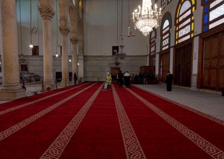 <p>Halıların ayrıca caminin estetik görünümüne katkı sağladığını vurgulayan Bilun, "Renkleri güzel, dokuları hoş, oldukça rahat. Allah emeği geçenlerden razı olsun." diye konuştu.</p>