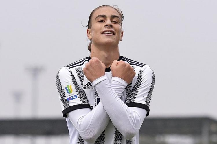 <p>La Gazzetta dello Sport'un haberine göre Juventus bu sezon Şampiyonlar Ligi bileti alamaması halinde bazı önemli isimleri elden çıkaracak. Bu futbolculardan biri de Kenan Yıldız.</p>
