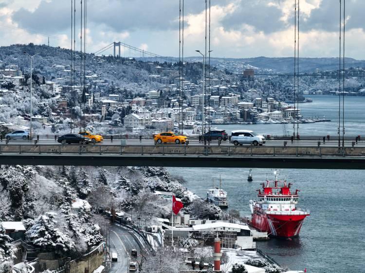 <p>Hava sıcaklıklarının 25 Şubat'a kadar mevsim normallerinin 6-8 derece altında, 26 Şubat ile 10 Mart arasında ise mevsim normallerinde seyretmesinin beklendiği belirtildi.</p>
