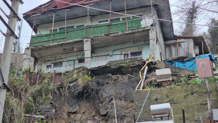 <p>Zonguldak Kilimli ilçesinde Gelik Beldesi Merkez Mahallesi'nde dün gece saatlerinde panik anları yaşandı. </p>
