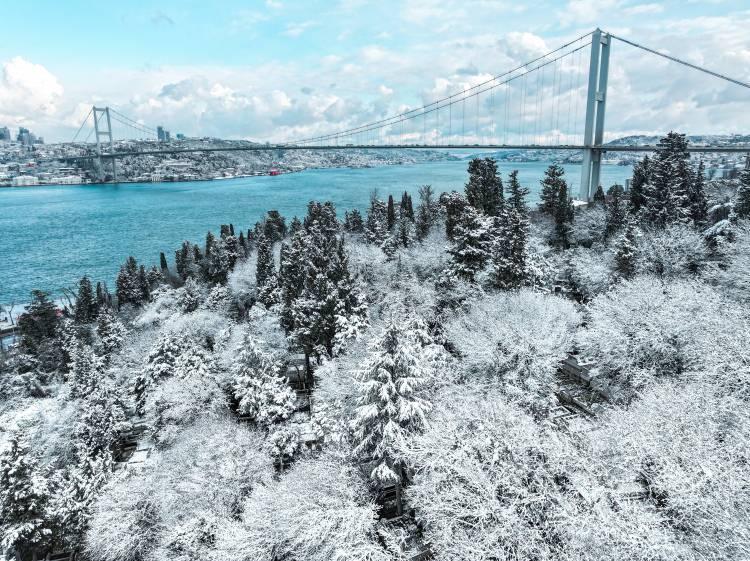 <p>Açıklamada, son yağışlarla İstanbul'un baraj doluluk oranının da önemli bir artışla yüzde 70.79 seviyesine yükseldiği kaydedildi.</p>
