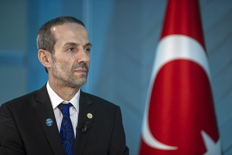 <p>Abdurrahman Akyüz</p>
<p>Haziran 1961'de Trabzon'un Of ilçesinde doğmuştur. 1974-1975 yıllarında İstanbul’da lise eğitimini tamamladıktan sonra üniversite eğitimini Sakarya Üniversitesi’nde almıştır. Spor alanında, özellikle Wushu disiplininde aktif rol alarak Türkiye Wushu Federasyonu’nda başkanvekili olarak görev yapmaktadır.</p>
<p> </p>