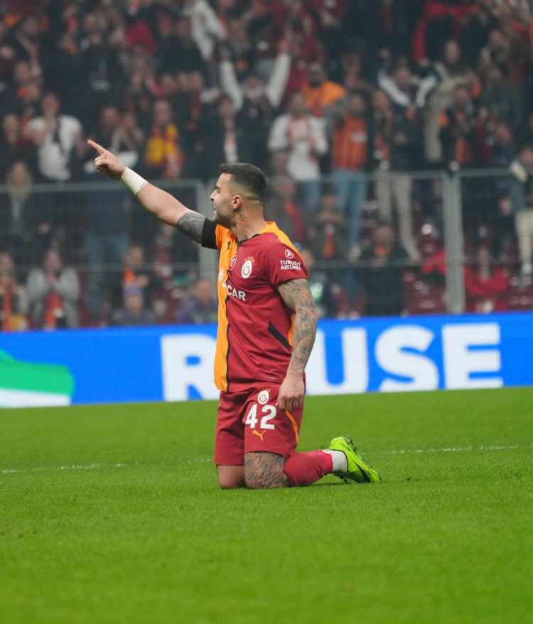 <p>Abdülkerim Bardakcı<br />
<br />
Kulüp: Galatasaray<br />
<br />
Yaş: 30<br />
<br />
Mevki: Stoper<br />
<br />
Piyasa Değeri: 7.50 milyon Euro</p>