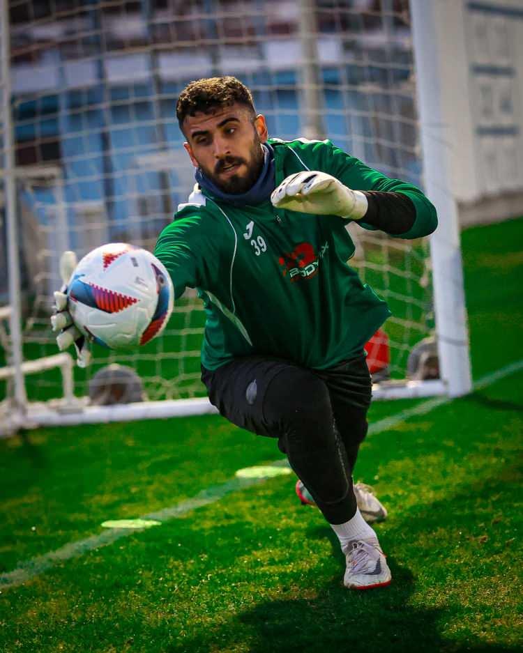 <p>Vedat Karakuş<br />
<br />
Kulüp: Adana Demirspor<br />
<br />
Yaş: 26<br />
<br />
Mevki: Kaleci</p>