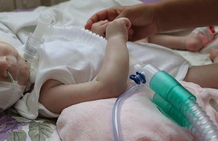 <p>St. Jude’a göre bu proteine en çok fetüs gelişiminin üçüncü üç aylık döneminde ve doğumdan sonraki ilk üç aylık dönemde ihtiyaç duyuluyor.<br />
<br />
Tek hastada kullanılan tedavi için klinik protokolü başlatıldı, FDA çalışmayı onayladı.</p>
