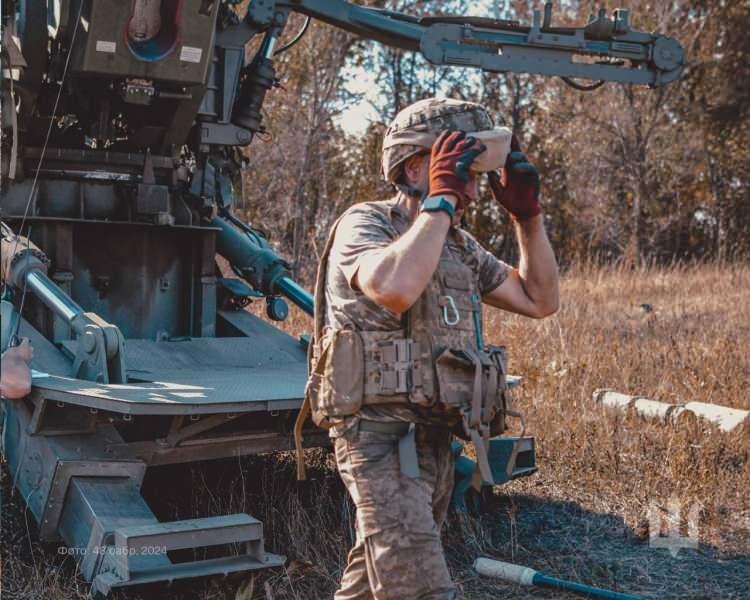 <p>Analizde, 28 AB üyesi ülkenin ortak tedarik ve ordularının daha iyi koordine edilmesi konusunda anlaşmaya varması tavsiyesinde bulunuldu.</p>

<p>Avrupa ordularının 28 ulusal silahlı kuvvetlere yayılmış durumda olduğuna işaret edilen analizde, en büyük zorluklardan birinin Avrupa içindeki askeri koordinasyon olduğu belirtildi.</p>
