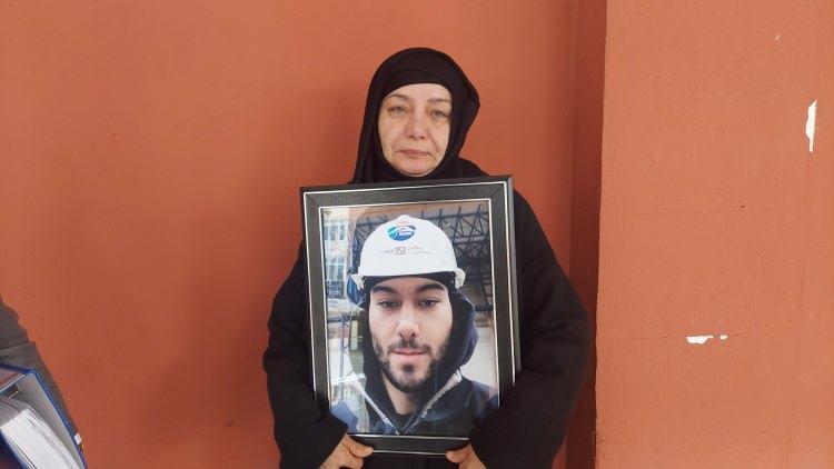 <p><span style="color:#A52A2A"><strong>YENİ RAPOR HAZIRLANDI </strong></span></p>

<p>Gökhan K. ve Sıla A. tali kusurlu, İsmail O. ise asli kusurlu <strong>"Taksirle birden fazla kişinin ölümüne sebep olma"</strong> suçundan açılan dava, Kocaeli 1. Ağır Ceza Mahkemesi'nde görülmeye devam etti. Duruşmaya tutuklu sanıklar Gökhan K., İsmail O., tutuksuz sanık Sıla A., ölen Muhammed Ali Kraan'ın acılı annesi Tezcan Tezgel ve taraf avukatları katıldı. <strong>Geçtiğimiz celse, Trafik Bilirkişi Raporu ile Adli Tıp Kurumu (ATK) Trafik İhtisas Dairesi tarafından hazırlanan rapor arasında çelişki bulunması nedeniyle, kazaya karışanların kural ihlalleri ve kusur durumlarının şüpheye yer bırakmayacak şekilde tespiti için Adli Tıp Kurumu Üst Kurulu'ndan yeni rapor hazırlanmasını talep edilmişti.</strong> Mahkemede, Adli Tıp Kurumu Trafik İhtisas Dairesi Genişletilmiş Uzmanlar Kurulu'ndan gelen yeni raporda; <strong>Gökhan K. ve Sıla A'nın tali kusurlu, İsmail O'nun ise asli kusurlu olduğu belirtildi</strong>.</p>
