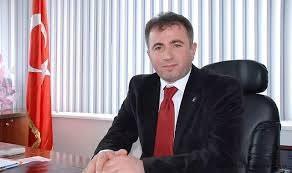 <p>Cengiz Tokmak</p>

<p>29 Mart 1976, Sinop Merkez doğumlu. İlk ve orta öğrenimini Sinop Merkez’de tamamladıktan sonra 2000 yılında Balıkesir Üniversitesi Madencilik Bölümü’nden mezun oldu. Yüksek öğrenimini tamamladıktan sonra Sinop’ta aile şirketinin başına geçti. Millî Gençlik Vakfı Sinop Şubesi’nde başkan yardımcısı, Refah Partisi ve Fazilet Partisi Sinop İl Gençlik Kolları’nda yönetim kurulu üyeliği ve başkan olarak görev yaptı. AK Parti Sinop Kurucu İl Yönetim Kurulu üyesi oldu. 29 Mart 2009 yerel seçimlerinde AK Parti Sinop Belediye Meclis üyesi seçildi. 2009-2015 yılları arasında AK Parti Sinop İl Başkanlığı görevini ifa etti. 2014 yılında Sinop Merkez İlim Yayma Cemiyeti’nin kurucu üyesi oldu. MÜSİAD Sinop kurucu üyesidir. Evli ve üç çocuk babasıdır.</p>
