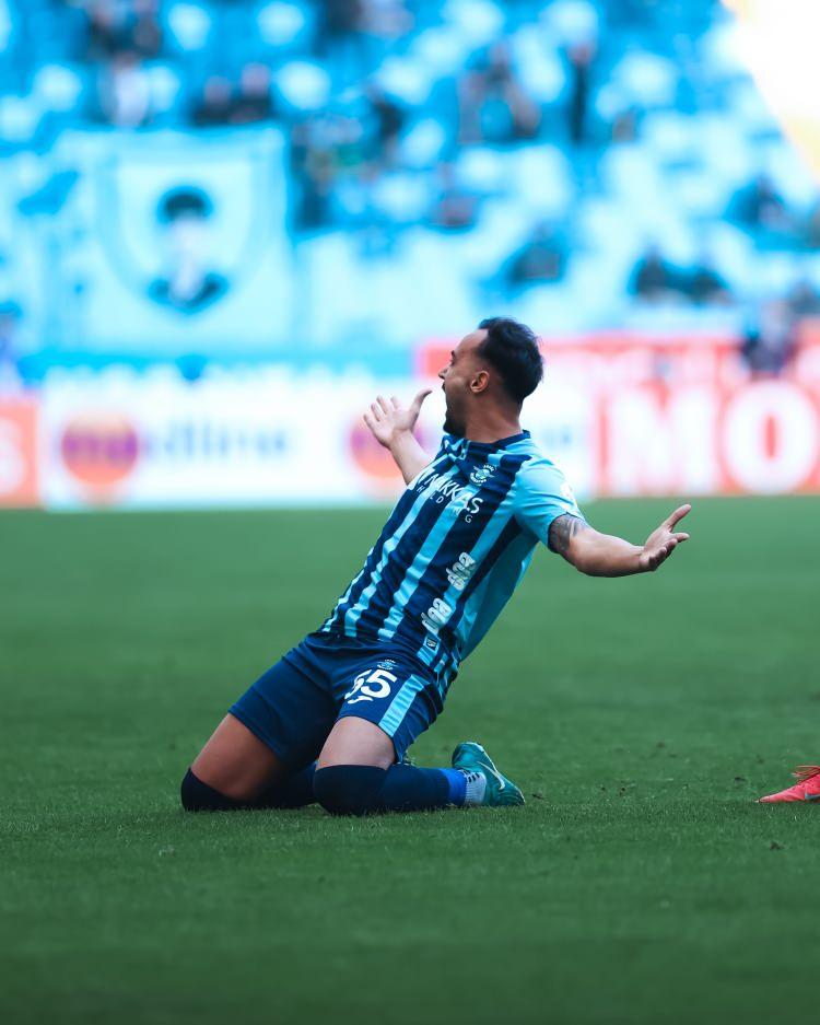 <p>Tolga Kalender<br />
<br />
Kulüp: Adana Demirspor<br />
<br />
Yaş: 23<br />
<br />
Mevki: Stoper</p>