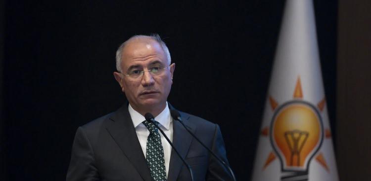 <p>Efkan Ala</p>

<p>21 Şubat 1965 yılında Erzurum’un Oltu ilçesinde doğdu. İstanbul Üniversitesi Siyasal Bilgiler Fakültesi Kamu Yönetimi Bölümü’nden mezun oldu. Karadeniz Teknik Üniversitesi’nde iktisat alanında yüksek lisans yaptı. 61, 62, 64 ve 65. Türkiye Cumhuriyeti hükümetlerinde İçişleri Bakanı olarak görev yaptı. 25. dönemde Erzurum; 26, 27 ve 28. dönemde Bursa milletvekili seçildi. 2023'ten itibaren genel başkan vekili olarak görevlendirildi. Evli ve iki çocuk babasıdır. İyi derecede İngilizce bilmektedir.</p>
