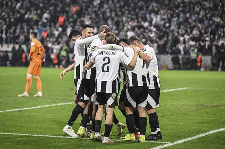 <p>102- Beşiktaş: 15.000</p>