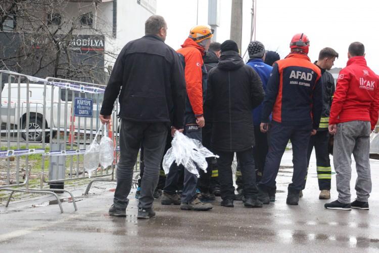 <p>Yaklaşık 1 saatlik çalışmanın ardından itfaiye ekipleri kontrollü olarak gazı yeniden alevlendirdi.</p>
<p> </p>