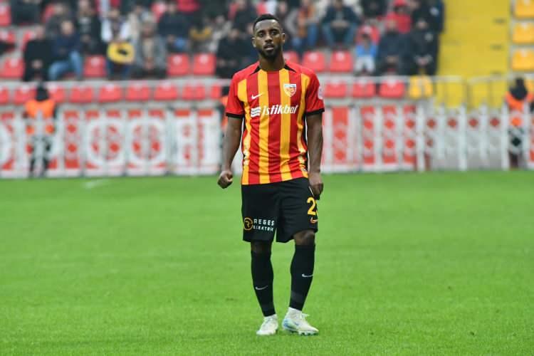 <p>Lionel Carole<br />
<br />
Kulüp: Kayserispor<br />
<br />
Yaş: 33<br />
<br />
Mevki: Sol Bek</p>
