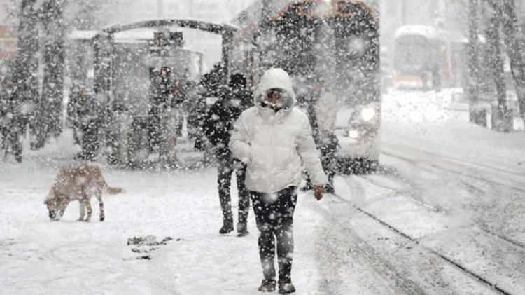 <p>Vatandaşların güncel hava durumu tahminlerini takip etmeleri ve zorunlu olmadıkça trafiğe çıkmamaları önerildi.</p>
