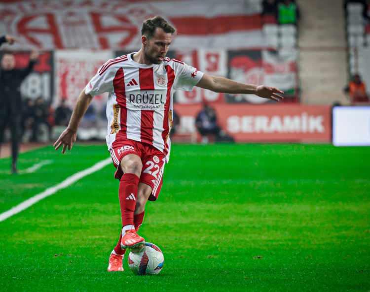 <p>Van De Streek<br />
<br />
Kulüp: Antalyaspor<br />
<br />
Yaş: 31<br />
<br />
Mevki: On Numara</p>
