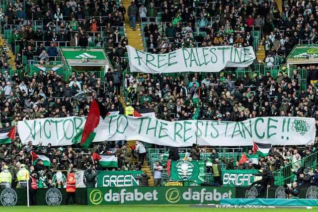 <p>Celtic taraftarları, bu sezon Avrupa futbolunun en önemli organizasyonu olan UEFA Şampiyonlar Ligi'nde oynadığı 5 iç saha 5 dış saha maçı olmak üzere toplamda 10 karşılaşmada Filistin'de yaşanan soykırımın sesi oldu.</p>
<p> </p>