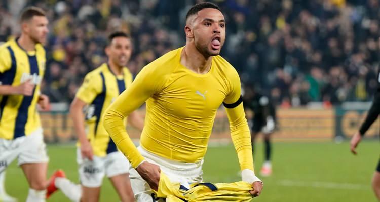 <p>En-Nesyri üstelik Adana Demirspor Göztepe ve Kasımpaşa maçlarında 2'şer kez ağları havalandırdı.</p>
