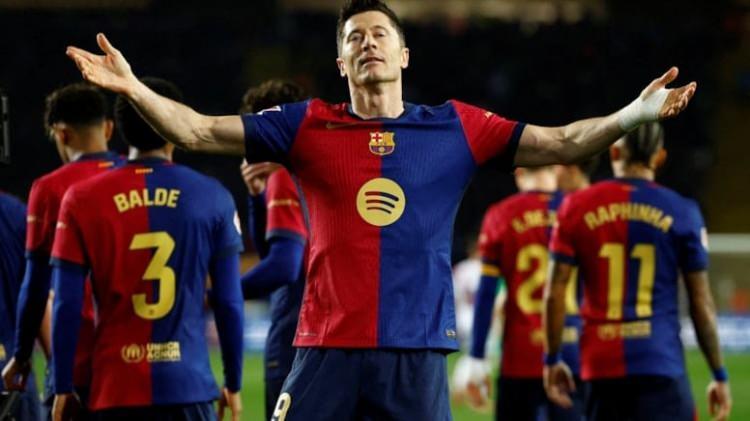 <p>* İspanya'da Barcelona'yı yeniden liderlik koltuğuna taşıyan Lewandowski'nin de bu süreçte 3 kez gol attığı biliniyor.</p>
