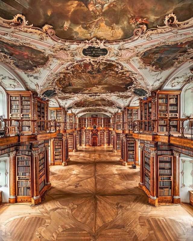 <p><strong>İSVİÇRE, ABBEY LIBRARY OF SAINT GALL</strong></p>