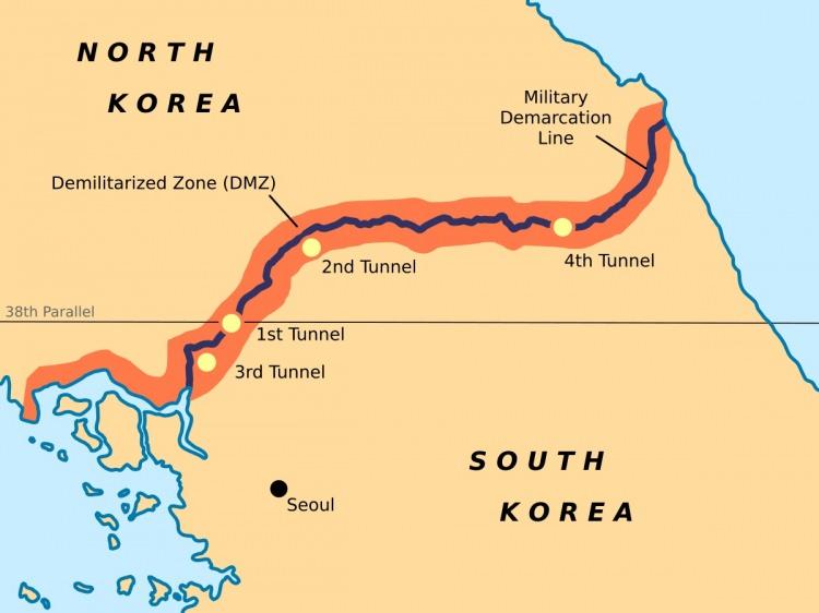 <p><strong>Sınır Uzunluğu: </strong>Yaklaşık 250 kilometre (160 mil)</p>

<p> </p>

<p><strong>DMZ Genişliği:</strong> Yaklaşık 4 kilometre (2,5 mil)</p>
