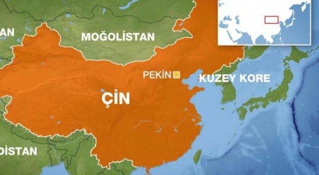 <p><strong>Sınır Uzunluğu: </strong> Yaklaşık 1.416 kilometre (879 mil)</p>

<p> </p>

<p><strong>Temel Sorunlar:  </strong>Kuzey Koreli mültecilerin yönetimi, Zaman zaman sınır ötesi çatışmalar</p>
