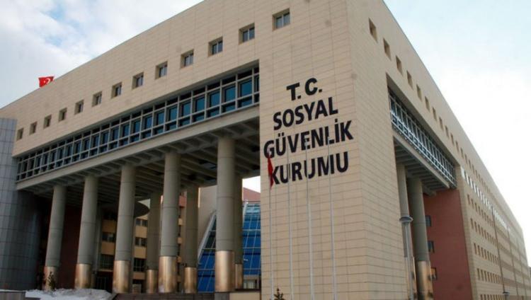 <p>Ardından <strong>SGK Emeklilik İşlemleri</strong> sayfasına giriniz.</p>
<p> </p>
