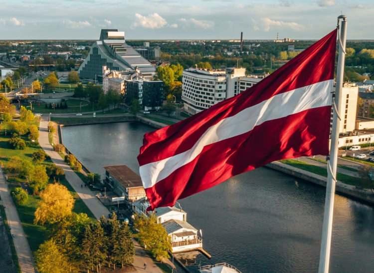 <p><strong><span style="color:#B22222">9)  LETONYA</span>  |  YÜZDE 35,29</strong></p>
