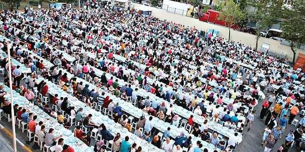 <p><span style="color:#B22222"><strong>BURSA İFTAR VAKTİ SAAT KAÇTA?</strong></span></p>

<p> </p>

<p>1 Mart'ta Bursa'da ilk sahur 06:07'de, ilk iftar ise 19:02'de yapılacak.</p>

<p> </p>

<p><strong>Oruç süresi yaklaşık 12 saat 55 dakika olacaktır.</strong></p>
