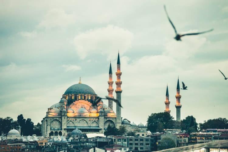 <p>30 Mart 2025 Pazar Ramazan Bayramı 1. Gün</p>

<p><br />
31 Mart 2025 Pazartesi Ramazan Bayramı 2. Gün</p>

<p><br />
1 Nisan 2025 Salı Ramazan Bayramı 3. Gün</p>
