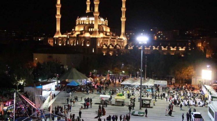<p>26 Haziran 2025 Perşembe Hicri Yılbaşı</p>

<p><br />
5 Temmuz 2025 Cumartesi Aşure Günü</p>

<p><br />
3 Eylül 2025 Çarşamba Mevlid Kandili</p>

<p><br />
21 Aralık 2025 Pazar Üç Ayların Başlangıcı</p>

<p><br />
25 Aralık Perşembe Regaib Kandili</p>
