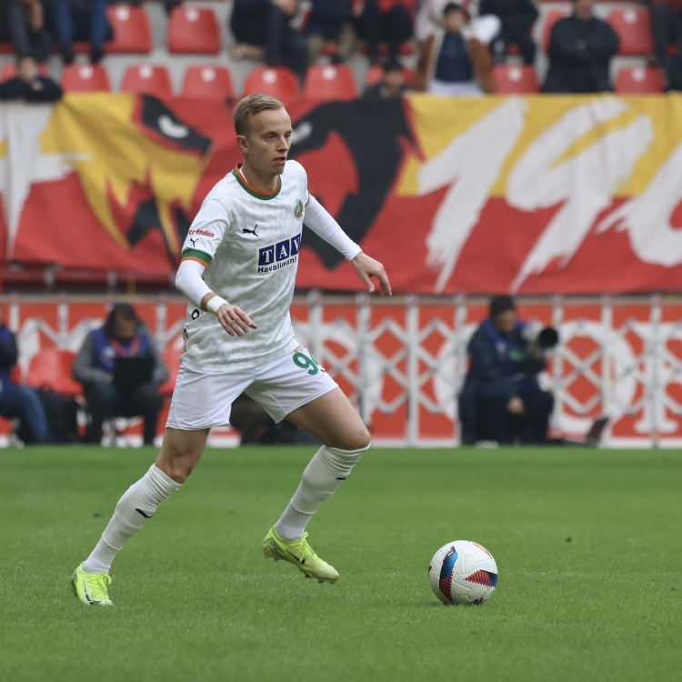 <p>Florent Hadergjobaj<br />
<br />
Kulüp: Alanyaspor: <br />
<br />
Yaş: 30<br />
<br />
Mevki: Sağ Bek</p>
