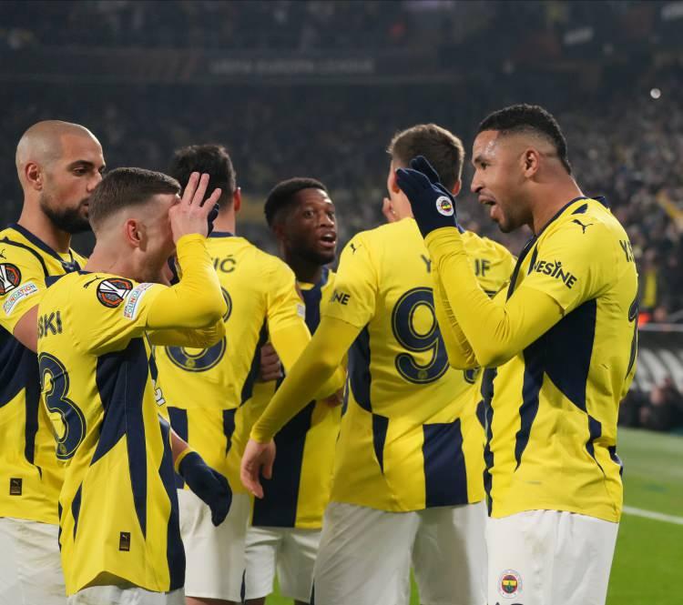 <p><strong>* FENERBAHÇE | %96<br />
<br />
*** </strong>Yapılan bu araştırmada ilk maçta rakibi Anderlecht karşısında 3-0'lık bir avantaj elde eden Fenerbahçe, Son 16 Turuna kalma ihtimali en yüksek takım olarak gösterildi.<br />
<br />
 </p>
