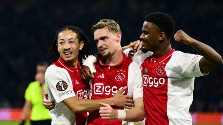 <p>* Ajax | %48</p>