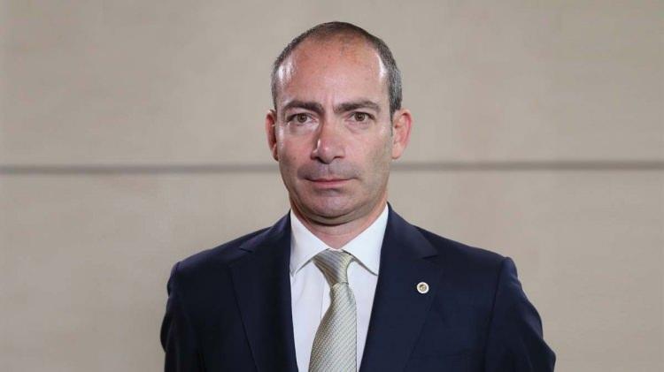 <p>Fenerbahçe Yönetim Kurulu Üyesi Fethi Pekin de <strong>Flash Haber'e</strong> yaptığı açıklamada stadyum ve forma sponsorluğu anlaşmalarının yanı sıra Bankalar Birliği borcuyla ilgili son durumu paylaştı.</p>