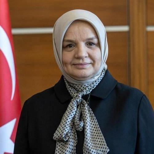 <p>Ayşe Keşir</p>

<p> </p>

<p>1967 yılında Düzce’de doğdu. Lisans eğitimini İstanbul Üniversitesi Basın Yayın Yüksekokulu Gazetecilik ve Halkla İlişkiler Bölümü'nde (1985-1989), yüksek lisans eğitimini ise Yıldırım Beyazıt Üniversitesi (2012-2013) Sosyal Bilimler Enstitüsü Sosyal Politikalar Anabilim Dalı'nda tamamladı. 25., 26., 27. ve 28. dönem Düzce milletvekili seçildi. 8 Mart 2021 tarihinde gerçekleştirilen AK Parti Genel Merkez Kadın Kolları 6. Olağan Kongresi’nde Kadın Kolları Başkanı seçildi. Meslektaşı Feridun Keşir ile 1989 yılında evlenen Ayşe Keşir, üç kız çocuğu annesidir.</p>
