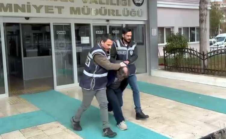 <p><span style="color:#A52A2A"><strong>60'IN ÜZERİNDE İFADEYE BAŞVURULDU </strong></span></p>
<p>Karaman İl Emniyet Müdürü Mehmet Turhan'ın talimatıyla Cinayet Büro Amirliğinde özel ekip kuruldu. Özel ekip, Atlar ile ilgili delilleri tek tek inceledi. <strong>60'ın üzerinde kişinin ifadesine başvuran polis,</strong> şüphelendikleri kişiler hakkında Cumhuriyet Başsavcılığının izniyle teknik ve fiziki takibe başladı. </p>