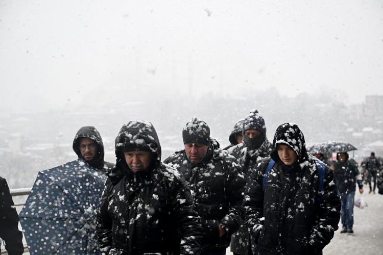 <p>KASTAMONU</p>
<p>Kastamonu'nun Doğanyurt, Bozkurt ve Çatalzeytin ilçelerinde tüm eğitim kurumlarında, Şenpazar ve Hanönü ilçelerinde de taşımalı eğitime ara verildi.</p>
<p>Kaymakamlıkların sosyal medya hesaplarından yapılan açıklamada, bölgede kar yağışı ve buzlanmanın etkili olduğu belirtildi.</p>
<p>Olumsuz hava şartları nedeniyle bugün Doğanyurt, Bozkurt ve Çatalzeytin ilçelerinde tüm eğitim kurumları, Şenpazar ve Hanönü ilçelerinde ise taşımalı eğitim okulları tatil edildi.</p>
<p>Kentte, il merkezi ve İnebolu ilçesinde de taşımalı eğitime ara verilmişti.</p>