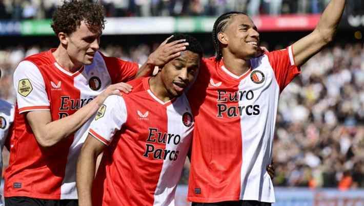 <p>23 - Feyenoord: 71.000</p>