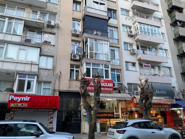 <p>Olay, Alsancak semti Ali Çetinkaya Bulvarı'da bulunan bir apartman dairesinde yaşandı. </p>