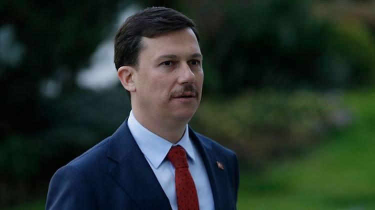 <p>Fatih Şahin</p>

<p>1979 yılında Çanakkale'nin Çan ilçesinde doğdu. Ankara Üniversitesi Hukuk Fakültesini bitirdi. Serbest avukat olarak çalıştı. Adalet ve Kalkınma Partisi 24., 26. ve 27. dönemlerde Ankara milletvekili seçildi. AK Parti MKYK üyesi ve genel sekreteri olan Şahin, evli ve 2 çocuk babasıdır.</p>
