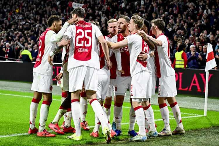 <p>28 - Ajax: 67.250</p>