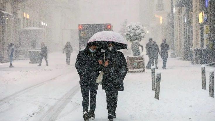 <p>- 3°C arasında seyredeceği, Çarşamba gününden itibaren ise karla karışık yağmur görüleceği belirtiliyor.</p>