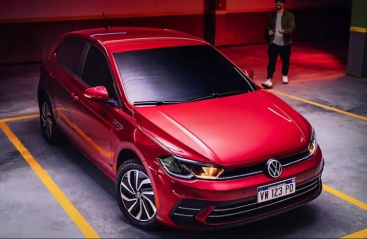 <p><span style="color:#B22222"><strong>9)  VOLKSWAGEN POLO</strong></span></p>

