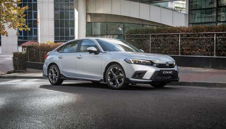 <p><span style="color:#B22222"><strong>8)  HONDA CIVIC</strong></span></p>
