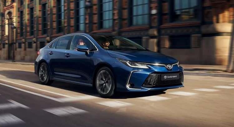 <p><span style="color:#B22222"><strong>5)  TOYOTA COROLLA</strong></span></p>
