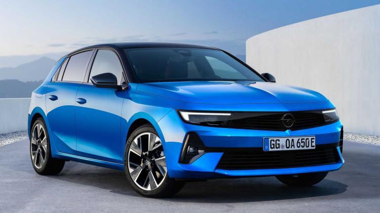 <p><span style="color:#B22222"><strong>4)  OPEL ASTRA</strong></span></p>
