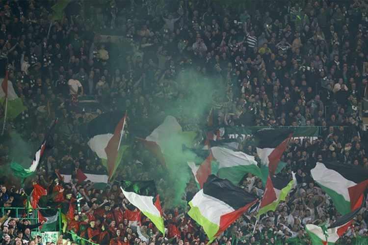 <p>Rus takımları, o günden bu yana uluslararası alanda müsabakalara katılamıyor.</p>

<p> </p>

<p>UEFA ve FIFA, Rusya'ya karşı bu tutumuna karşın, İsrail konusunda deyim yerindeyse "üç maymun"u oynadı. Öyle ki FIFA, mayıs ayında kendilerine başvuran ve İsrail'in turnuvalardan men edilmesini isteyen Filistin Futbol Federasyonuna olumlu ya da olumsuz bir cevap dahi veremedi.</p>
